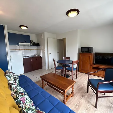 T2 Avec Balcon Et Piscine Commune, Pres Des Thermes - Fr-1-541-150 *