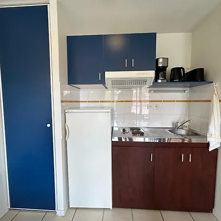T2 Avec Balcon Et Piscine Commune, Pres Des Thermes Apartment *