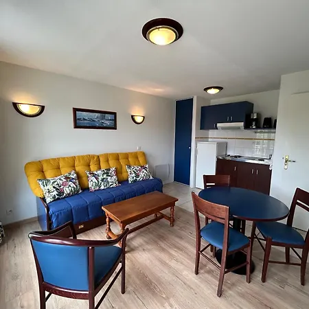 T2 Avec Balcon Et Piscine Commune, Pres Des Thermes Apartment *