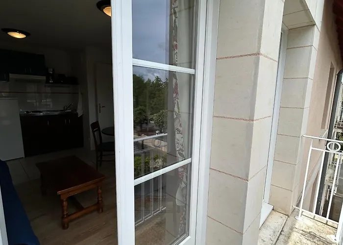 T2 Avec Balcon Et Piscine Commune, Pres Des Thermes - Fr-1-541-150