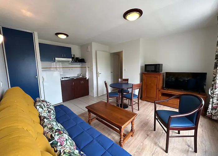 T2 Avec Balcon Et Piscine Commune, Pres Des Thermes - Fr-1-541-150 *