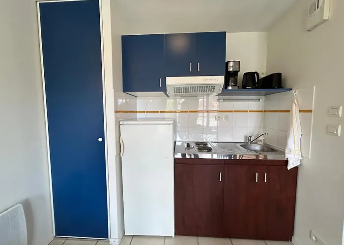 T2 Avec Balcon Et Piscine Commune, Pres Des Thermes - Fr-1-541-150 Apartment *